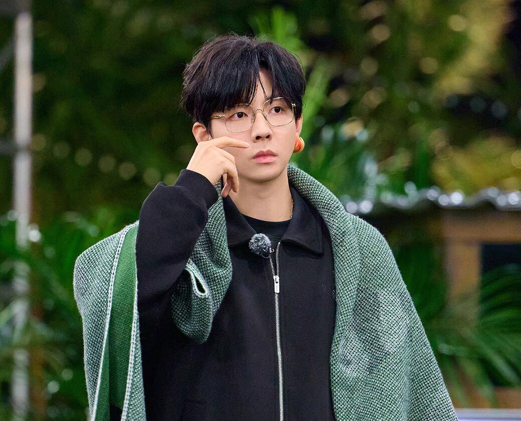 原创            胡夏的敢怒不敢言，张晋输给李承铉，让我看到《披哥》有多不公平