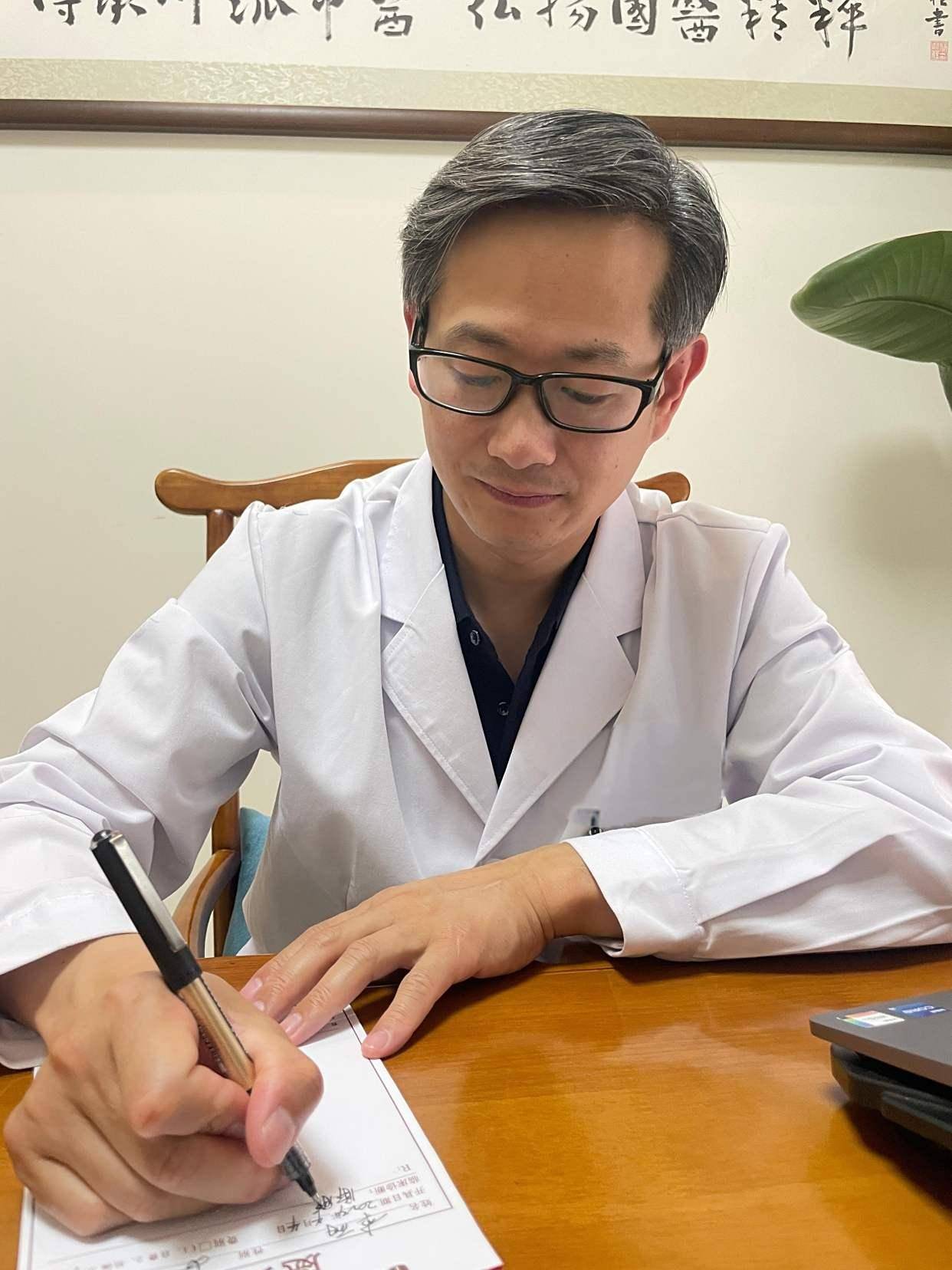 “治身先治心”的中医智慧：羊衍斌的仁心诊疗