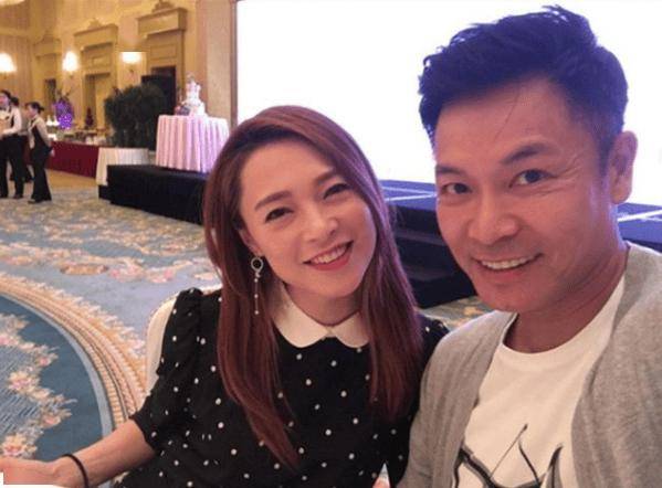 45岁TVB前女星离婚后被爆新恋情！与 “翻版欧阳震华” 甜蜜挽手！坦白回应：保持低调