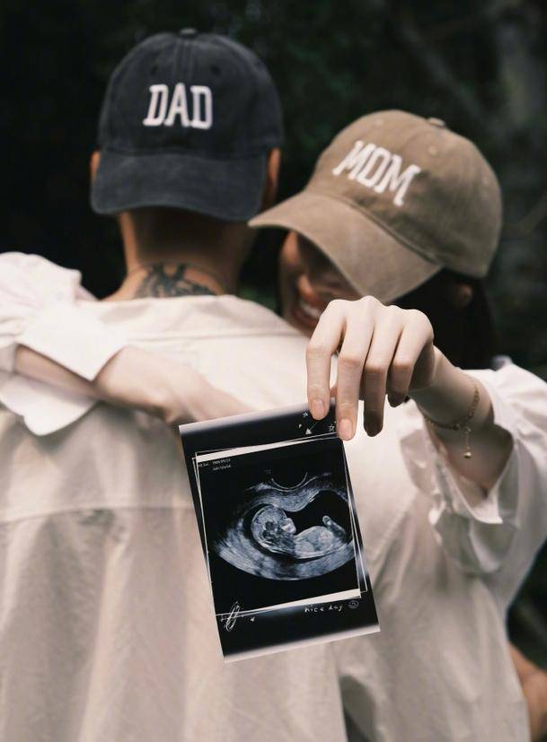 原创            陈伟霆何穗官宣生娃，霍汶希祝福似早知情，地下恋成圈内公开秘密