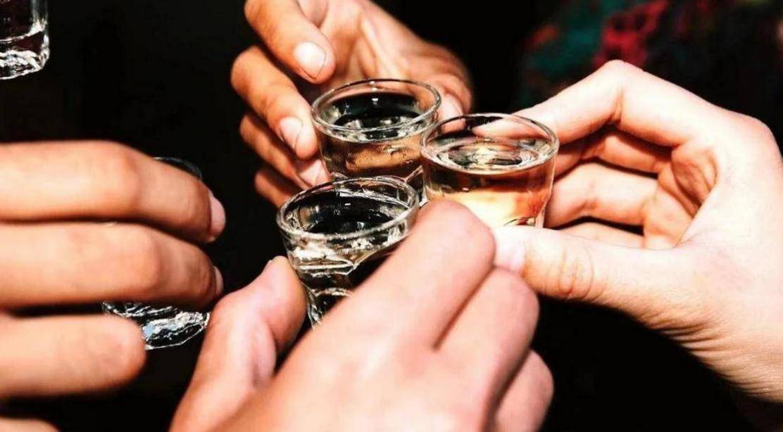 原创            男性喝酒后，若频繁出现6种异常，证明已不适合喝酒，赶紧戒了吧