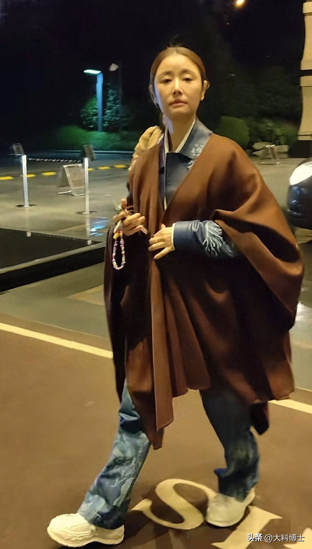 原创            演员林心如手机壁纸曝光，是女儿霍小茹生活照，49岁还是夏雨荷