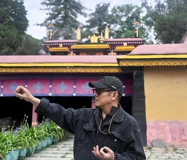 原创            李连杰：后事一切从简，不用立碑也不用办丧事，树葬海葬都无所谓