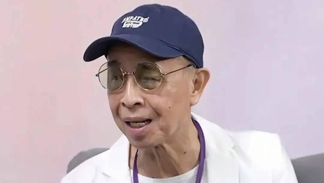 香港“歌王”自曝近乎失明，否认恋上小42岁女子，女友患癌病逝十年至今单身