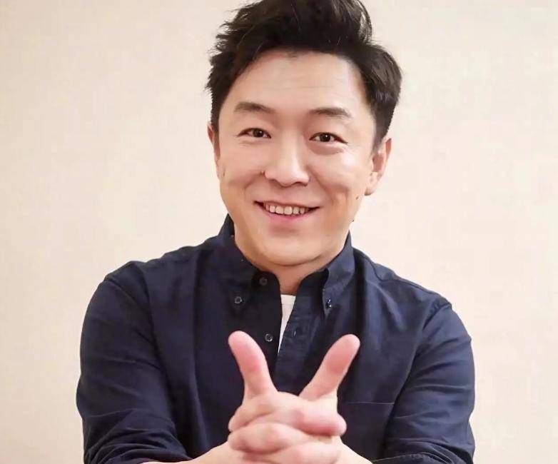 原创            回顾落魄明星生存现状：求职求生，小城卖唱艰难求生