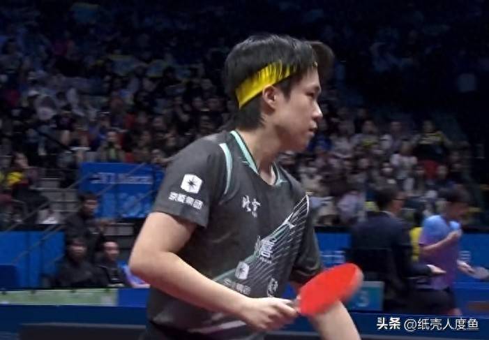 原创            把球打扁了？樊振东开局一招鲜4比2王楚钦，李晓霞评：最高水平