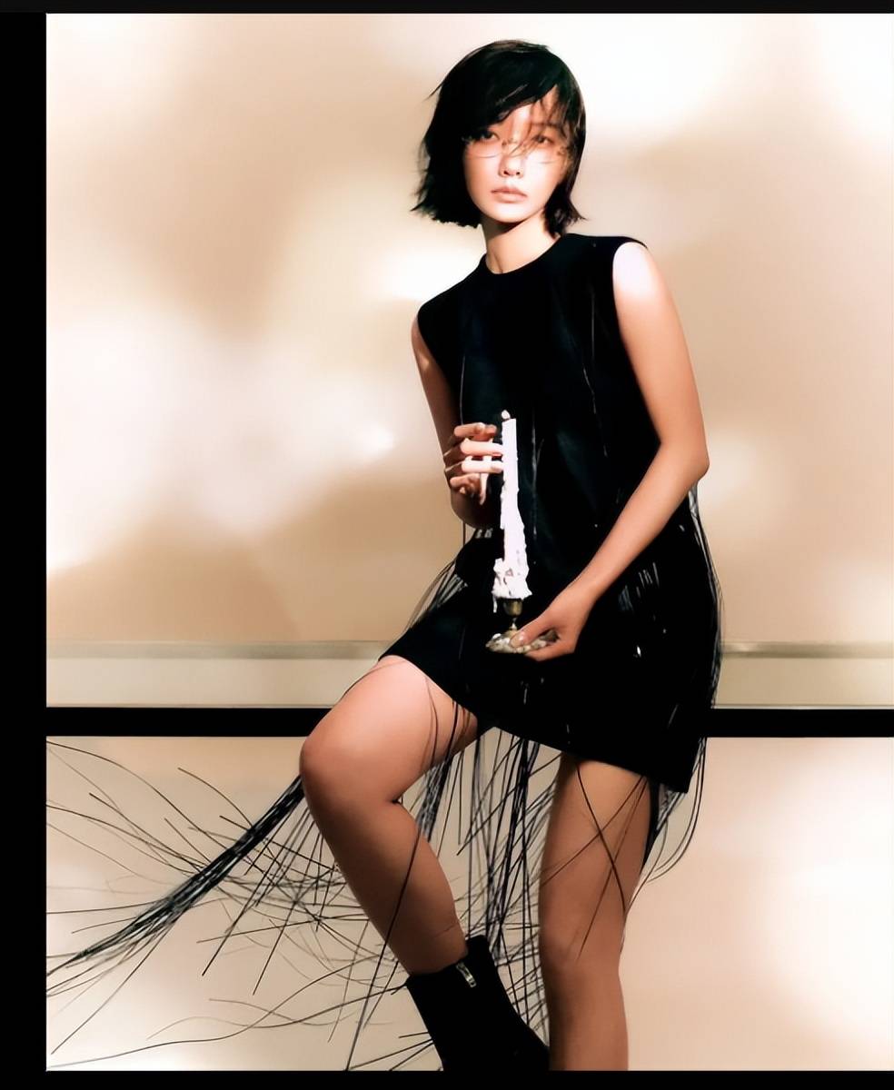 王珞丹写真大片，短发搭配西装，温文尔雅！