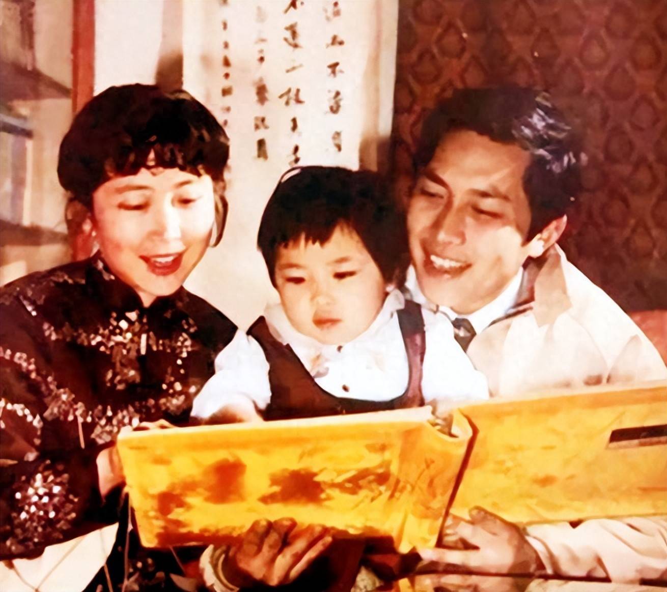 原创            真相大白！看见唐莉的现状，才知道她为何不顾母亲遗愿原谅唐国强