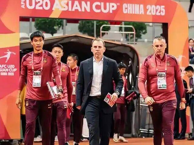 原创            3大外教遭否决！高层1句反问引爆国足选帅僵局，土帅逆袭在望？