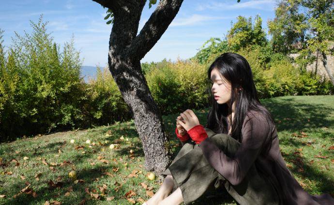 张倩仪素颜好绝啊 ！乖乖女的视感。