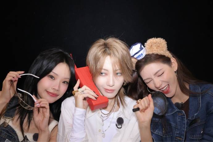 刘忻张予曦同框！一个萌一个可爱。