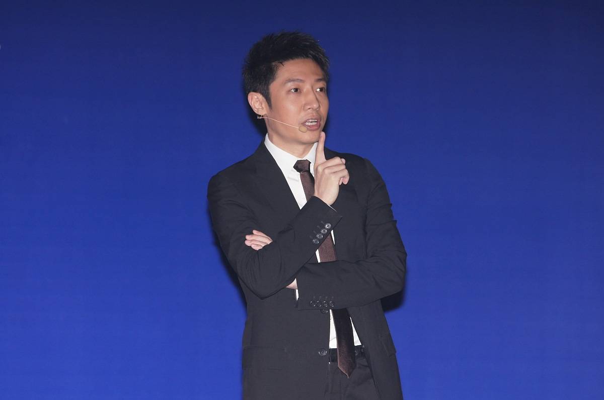 撒贝宁的双面人生：镜头前后的明星困境