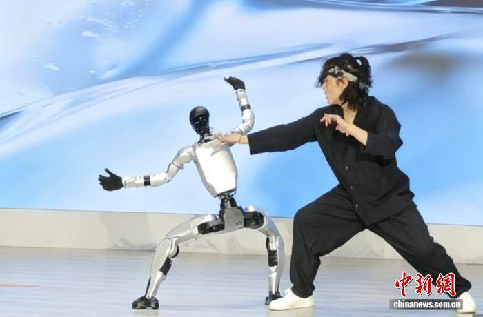 “人机共舞”趣味十足！首届北京艺术与科技周在京启幕