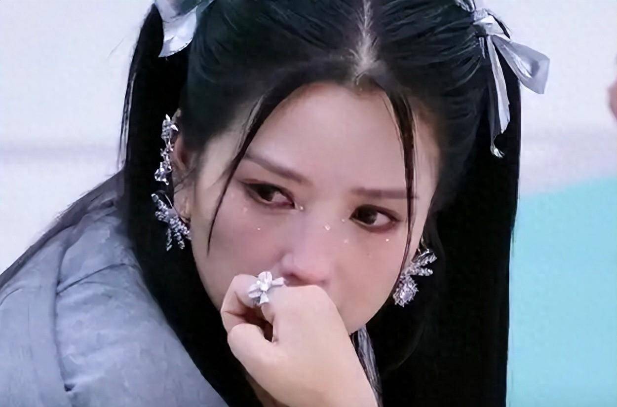 离婚七年后，何洁前夫郝子铭回应离婚争议，真相曝光网友炸锅