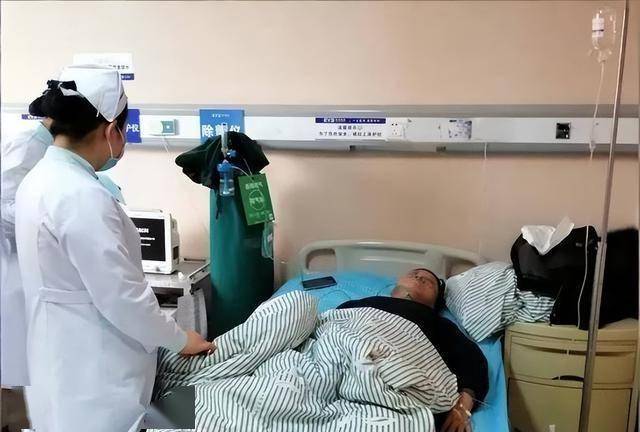 原创            大爷散步突发中风离世，颈动脉斑块暗藏杀机！医生提醒：管住嘴，记住这5招