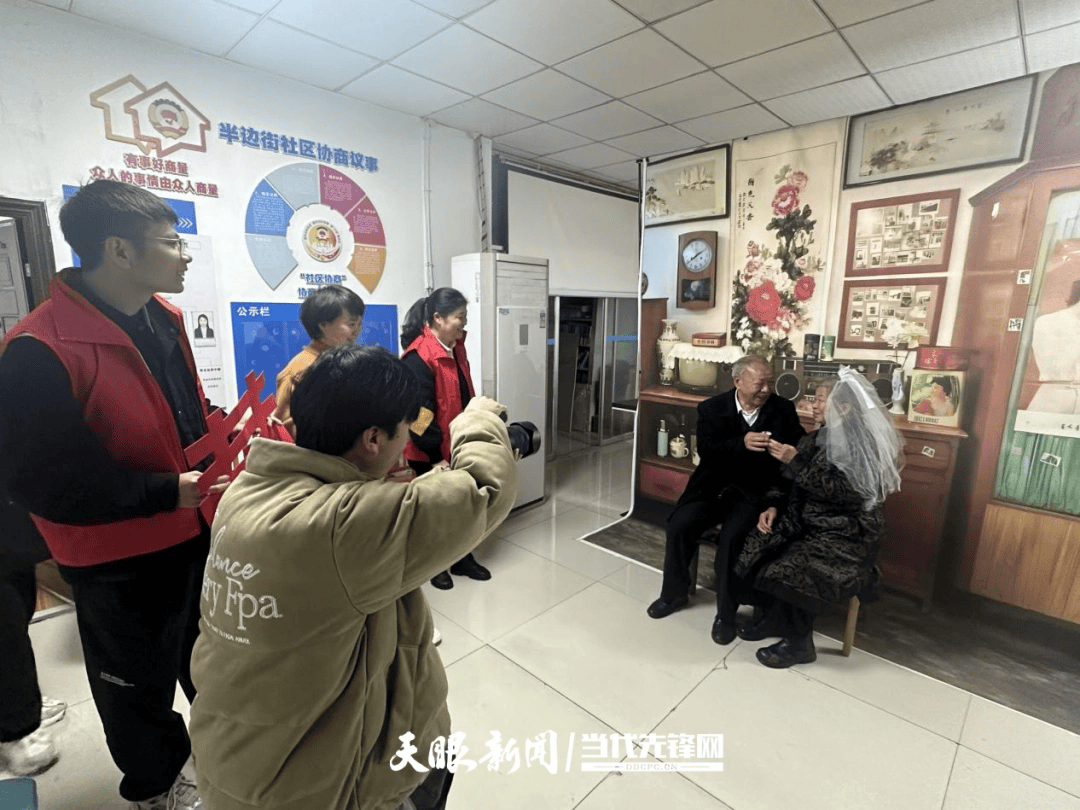 岁月留痕 温情定格——云岩区盐务街街道半边街社区为辖区老人拍摄“岁月艺术照”
