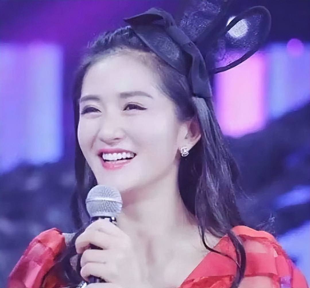 原创            《快本》停播4年后，何炅谢娜再合体，他们如今怎么样了？