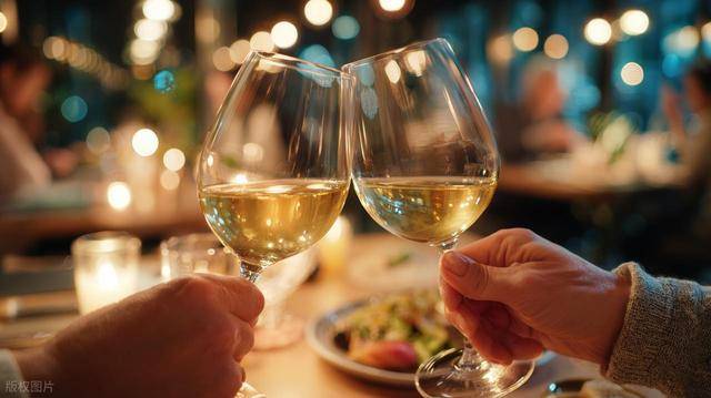 原创            白酒是肾脏的“催命符”？医生提醒：不想肾功能下降，3物少吃