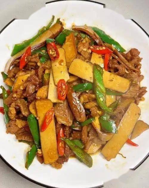 立冬过后，中老年人别太节俭，常吃这八样，益气养骨，腿脚有劲