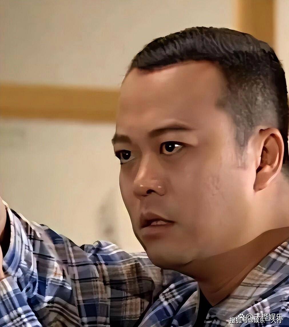 原创            钱再多有什么用？64岁欧阳震华街头暴瘦，现状给所有中年人提了个醒