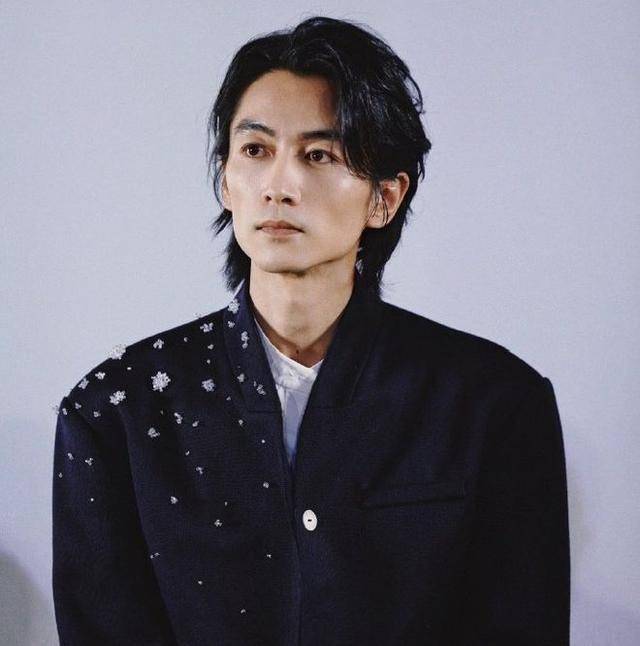 陈晓也没想到，离婚9个月后瘦脱相，反被前妻陈妍希“比下去”了