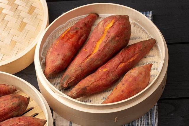 原创            医生发现：立冬后常吃蒸红薯的人，过不了多久，肠胃或有7个变化