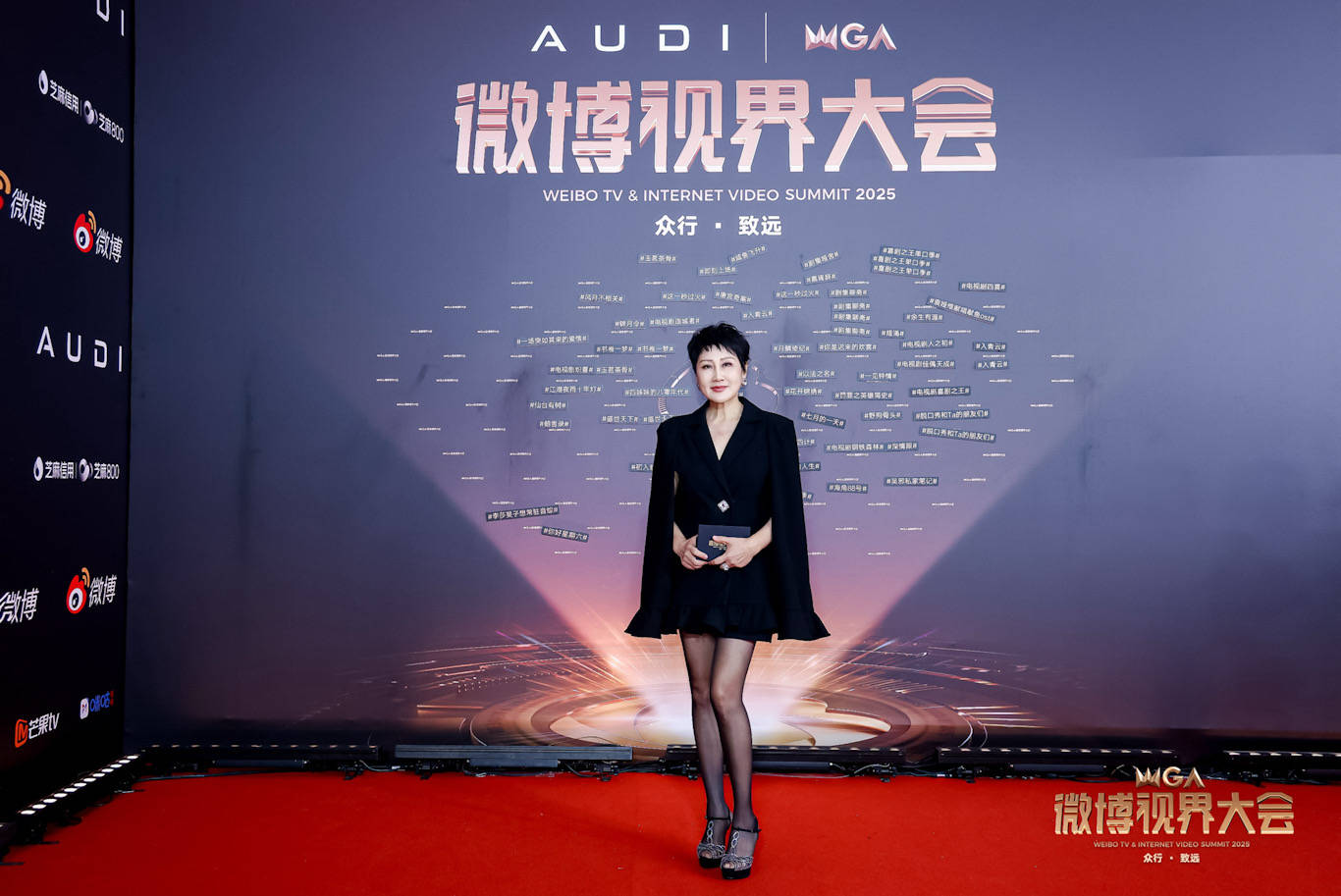 德艺双馨艺术家凯丽惊艳亮相微博视界大会 继《鳄鱼》后再次美出圈