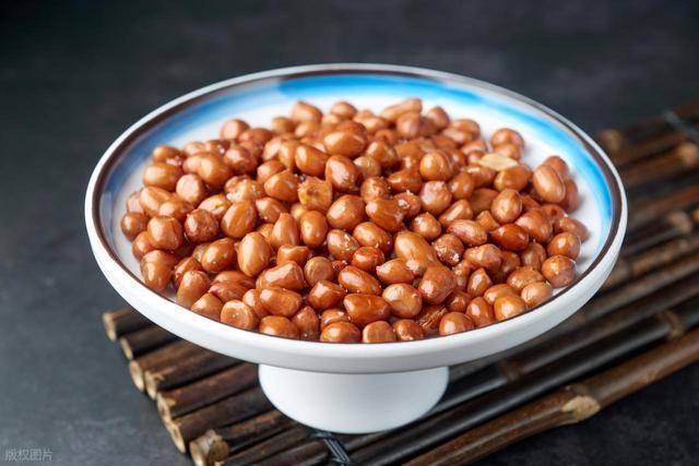 原创            血脂高，不能吃花生？医生忠告：想要血脂稳定，及早避开3种素食