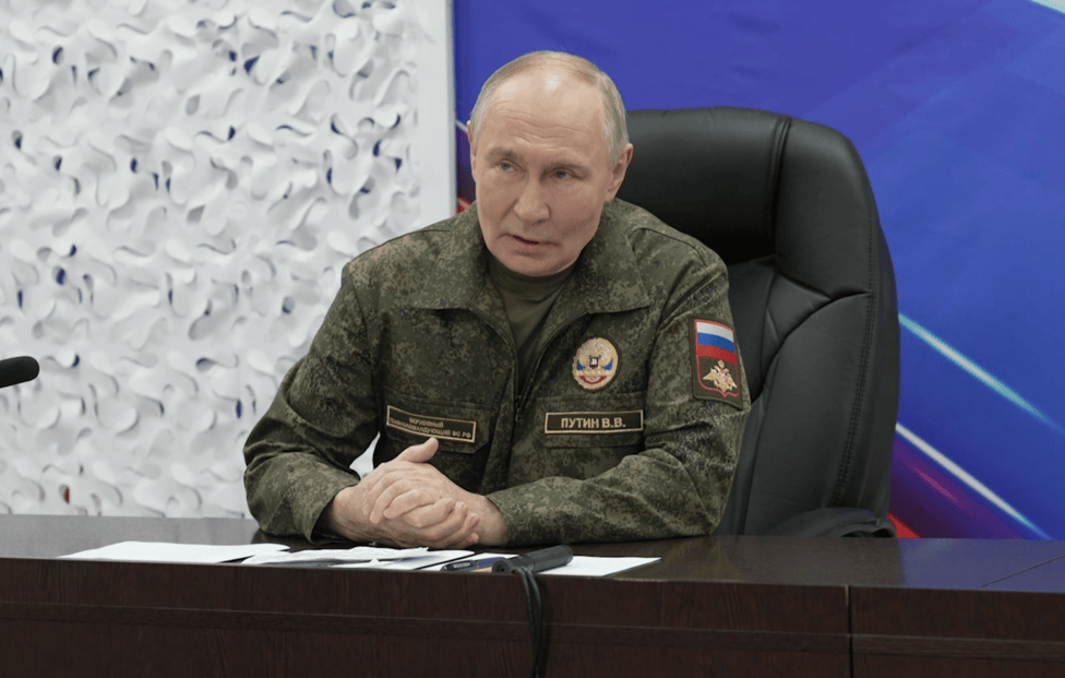 普京身着戎装视察：必须“无条件实现”特别军事行动目标