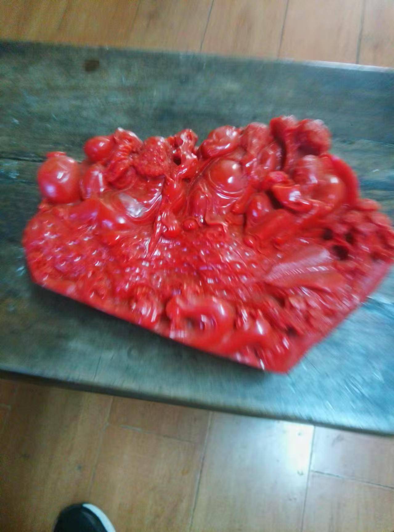 石中瑰宝，血色华章：鸡血石摆件鉴赏与收藏