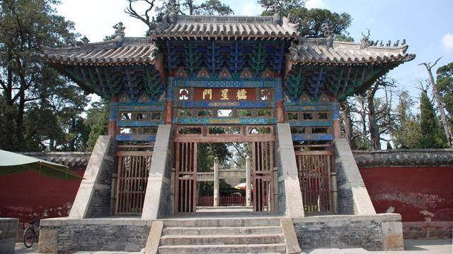 山东邹城一庙祠，与孔庙齐名，规制堪比故宫，里有雍正皇帝真迹