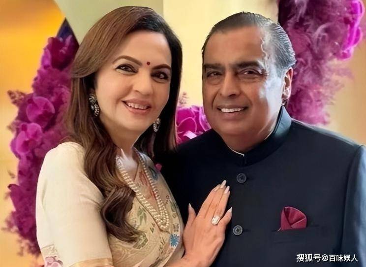 香奈儿讨好印度首富太太，赠百万钻石豪镶手包，网友：河南随便买