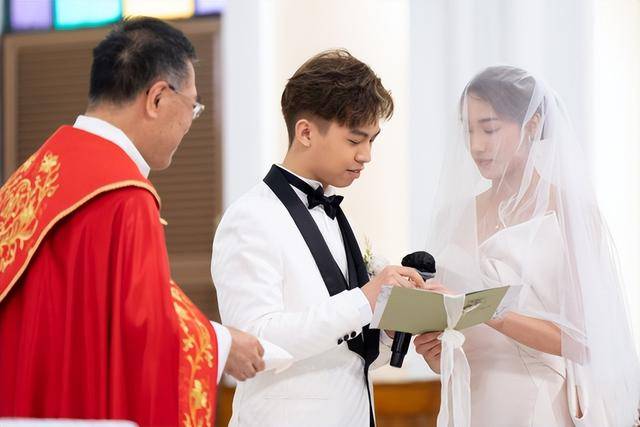 TVB女星发文当“妈妈”，多位好友送祝福，曾因采访爱哭惹争议