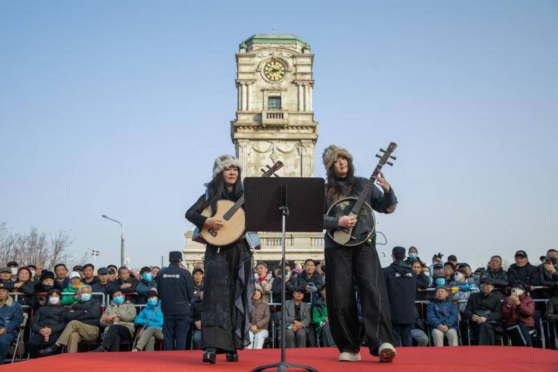 艺术扎根烟袋斜街 中国广播艺术团亮相天桥市民广场