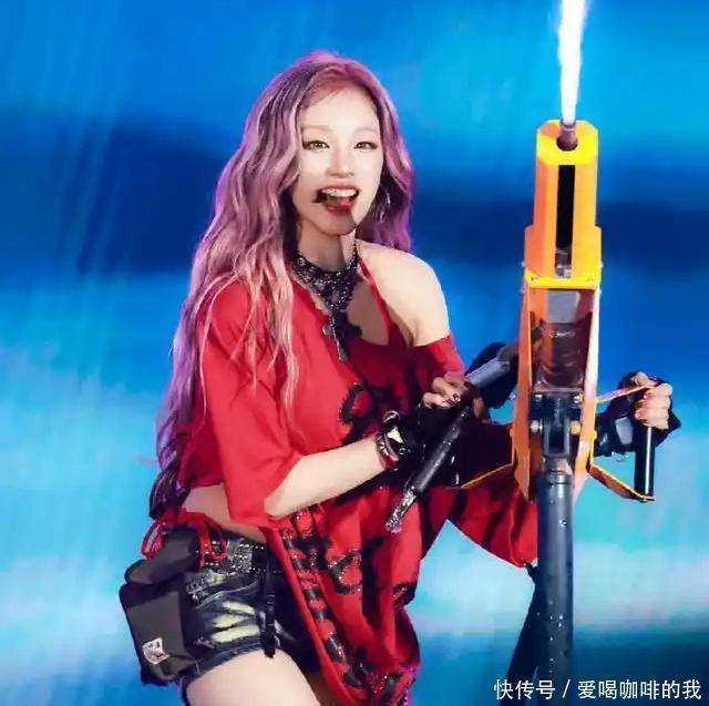 原创            笑不活！宋雨琦澳门音乐节忘关水枪，粉丝喊回后俏皮致歉