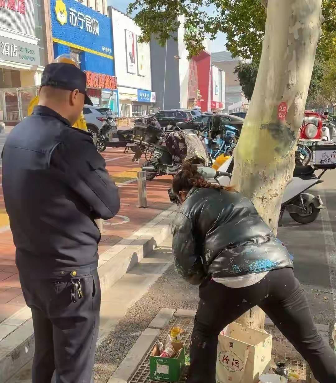有画家在运城大街树洞上作画，被城管责令涂掉，称影响市容，你怎么看？