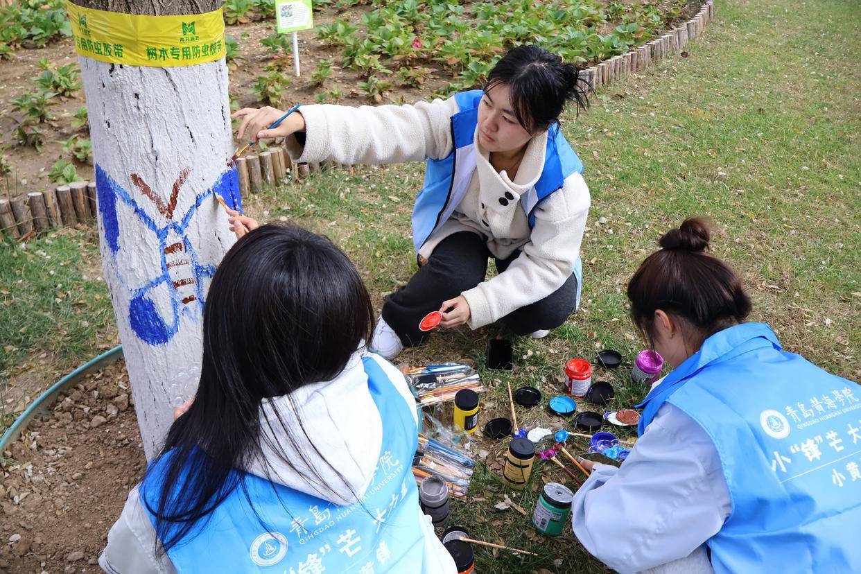 “树会微笑 路有童话”：青岛西海岸新区辛安街道淮河路社区邀您共赏一场“树梢上的艺术展”