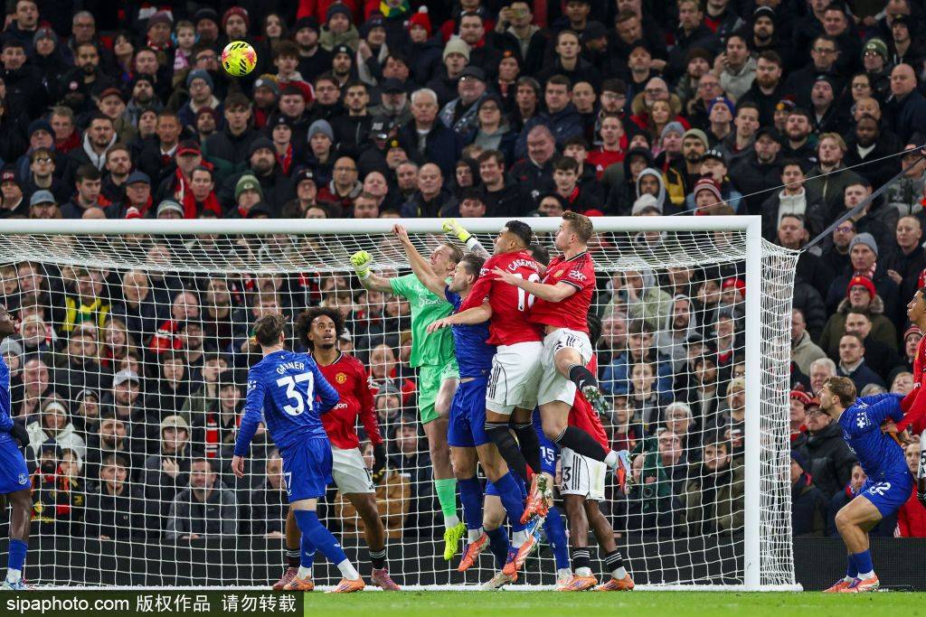 齐尔克泽打破进球荒：久旱逢甘霖，曼联新星回归赛场