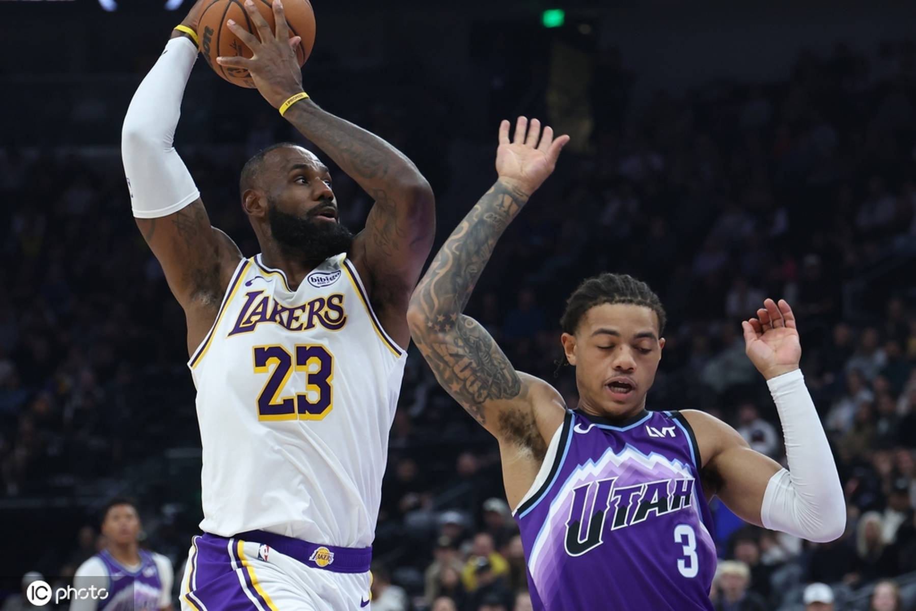 原创            湖人险胜之夜命门再度暴露 老詹已接受三当家新定位？