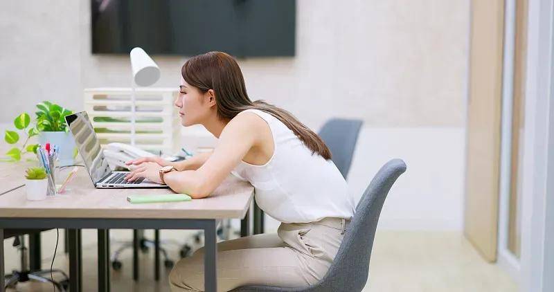 腰椎间盘突出行为黑名单：3个动作，做了可能加重病情！