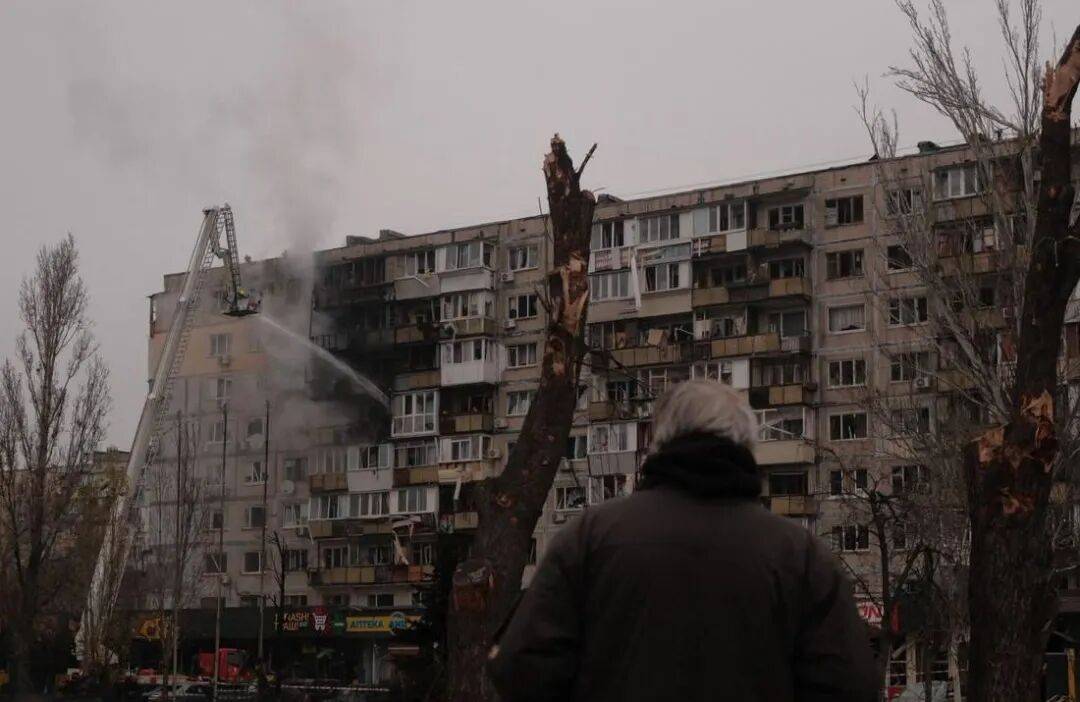 俄乌，突发！泽连斯基：俄发射约36枚导弹近600架无人机，致乌3人死亡