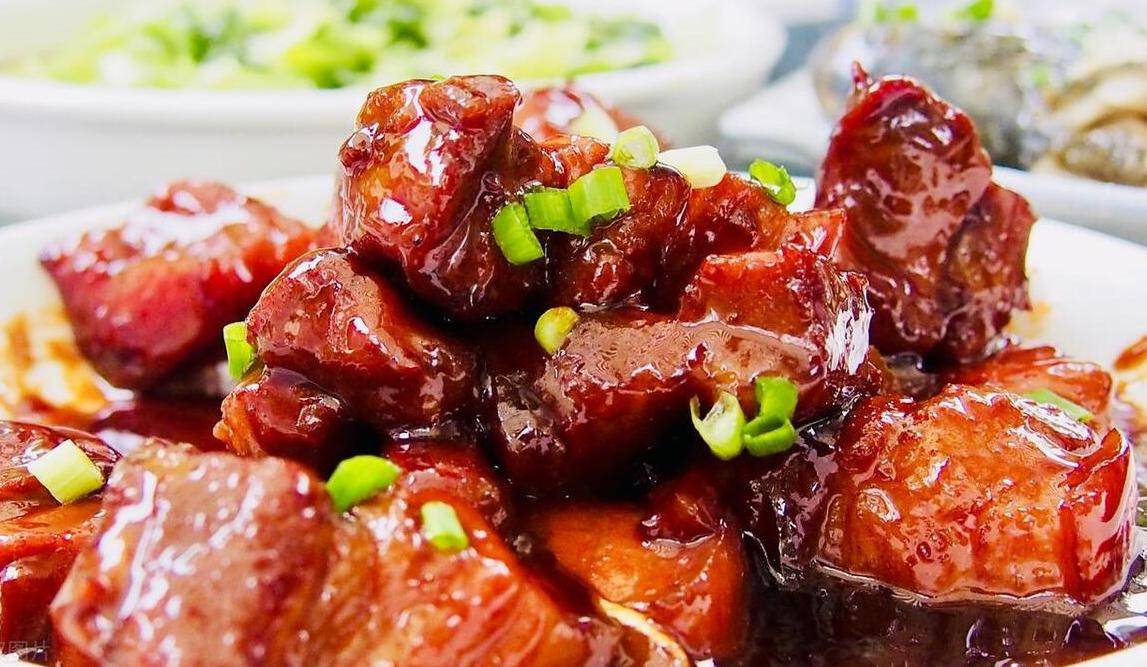 原创            故事：一碗排骨孙女吃了一块，被爷爷打一巴掌，儿媳做了一件事