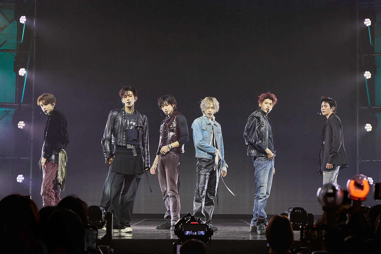 RIIZE回归Showcase盛况空前！新歌《Fame》《Sticky Like》舞台首次公开！