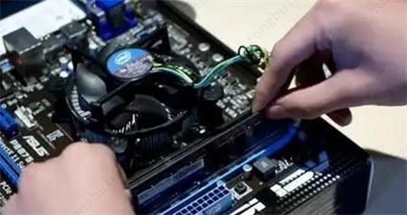 win7系统启动到logo就不动了怎么办？