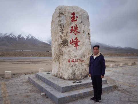 寒门诗人作家王东林《七律•飞越太平洋》诗词鉴赏