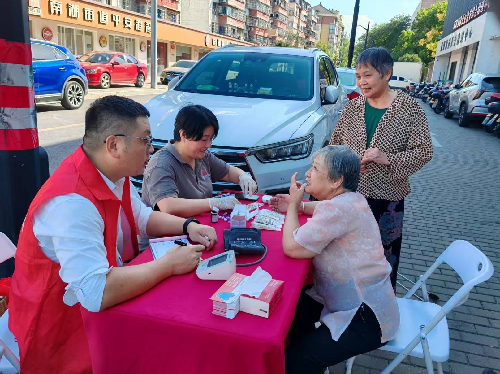 精准关怀！曙光口腔向缺牙老人伸出援手