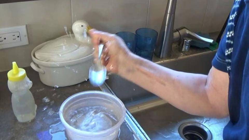 情志失调为何会诱发特发性震颤？