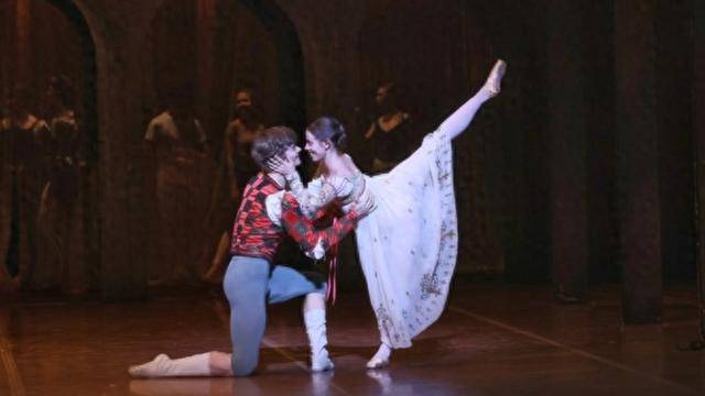 斯图加特“镇团之宝”沪上献演，“白月光”罗密欧临危救场