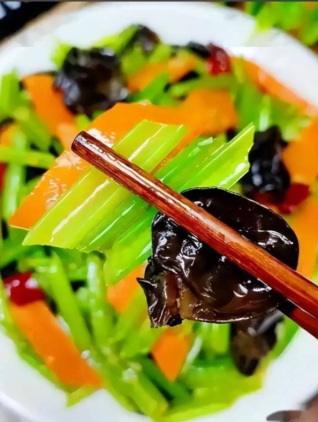 建议中老年人常吃这四种食物，清肠排毒，促进消化