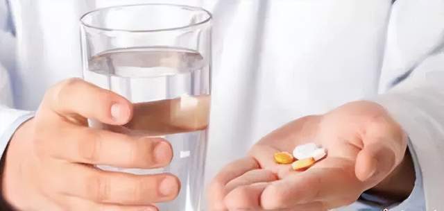 原创            饭前、饭后、空腹，到底是什么时候吃药，效果是最佳的？别吃错